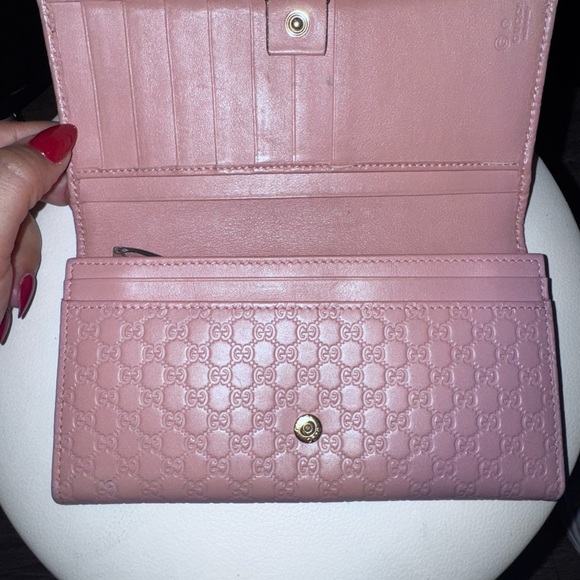 Gucci Mauve Embossed Leather Wallet - Picture 2 of 4